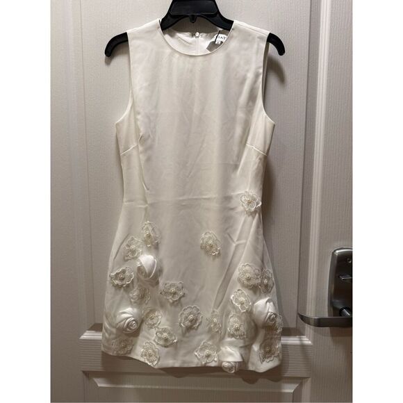 Elliatt Lilydale Shift Mini Dress White Bridal Shower Wedding Dress size M NWT - Picture 6 of 7